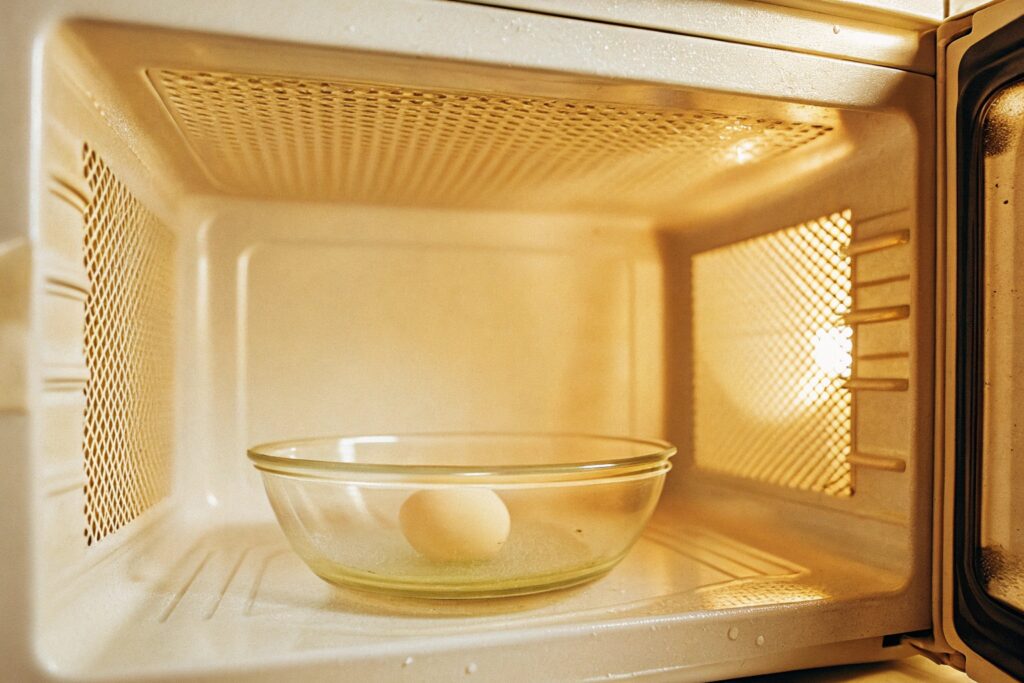cozinhar ovo no microondas